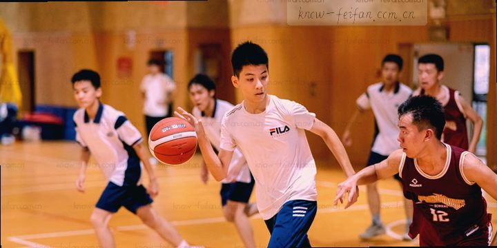 记分板显示23比18，倒计时还剩3分14秒。